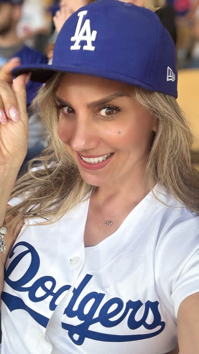 MONIKAPC's tweet photo. Que #Pinche Bonito es ser de los @Dodgers !!!
#Siseñor #Gododgers 17 
#Catira #Dodgers #Mlb #DodgersWin @LosDodgers #baseball ⚾️ #Lover #Dodgerblue #undiaalavez #Octubre #October #Fullmoon #Supermoon #Superluna 🌕 #Aries 🕊️ #Libra ⚖️ 
#Vamoos #Tinkerbell #LA ❤️‍🔥 https://t.co/T4ui95rzfs