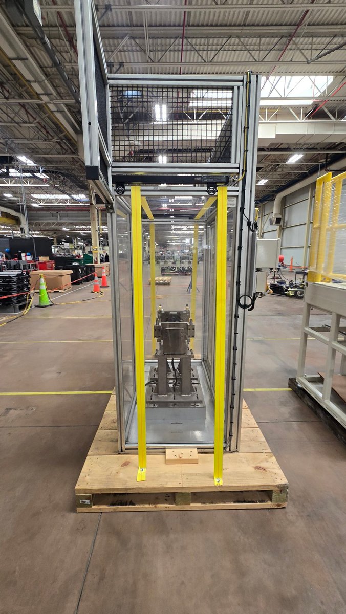 DetroitMade1975's tweet image. #Ontario #canada #robot More to come. Installing 2 robots.