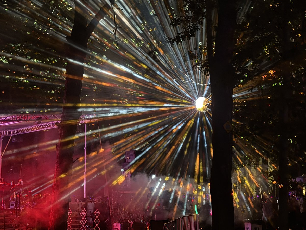mr0th3nb's tweet photo. obligatory submersion post 4th year and the best one yet we love you so much @Submersion_Fest https://t.co/EIUQqreT7R