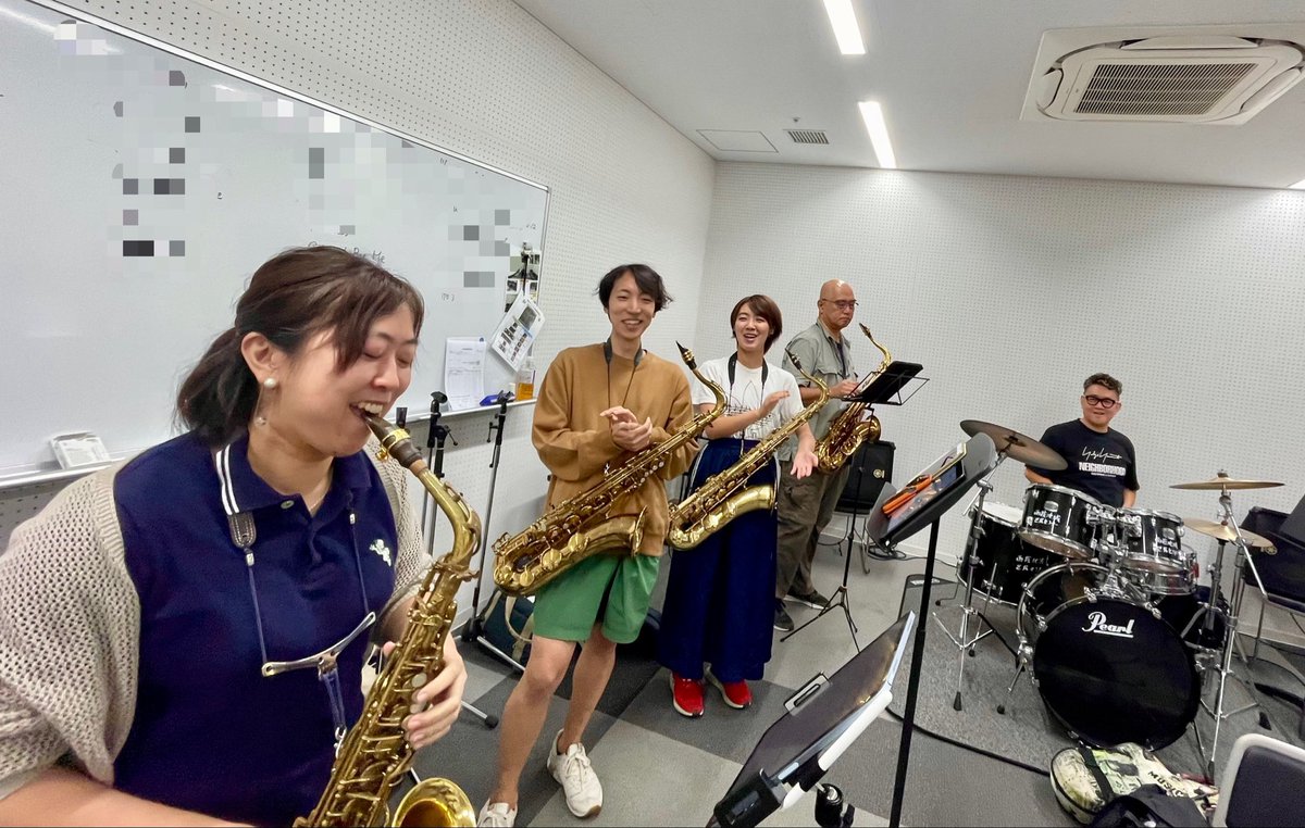 SwinginDevilsJr's tweet photo. 本番シーズン直前!最後のリハーサルでした🎶
要のSwing Feelをしっかり磨いて、いざステージへ✨
初日は「横浜ジャズプロムナード」🎷
12:00〜イセザキ・モールでのパレードのほか、全4回出演します!
ぜひ遊びにきてください😉
#Brasshonkers
#sdjr
#横浜ジャズプロムナード https://t.co/GR0cXUkGIq