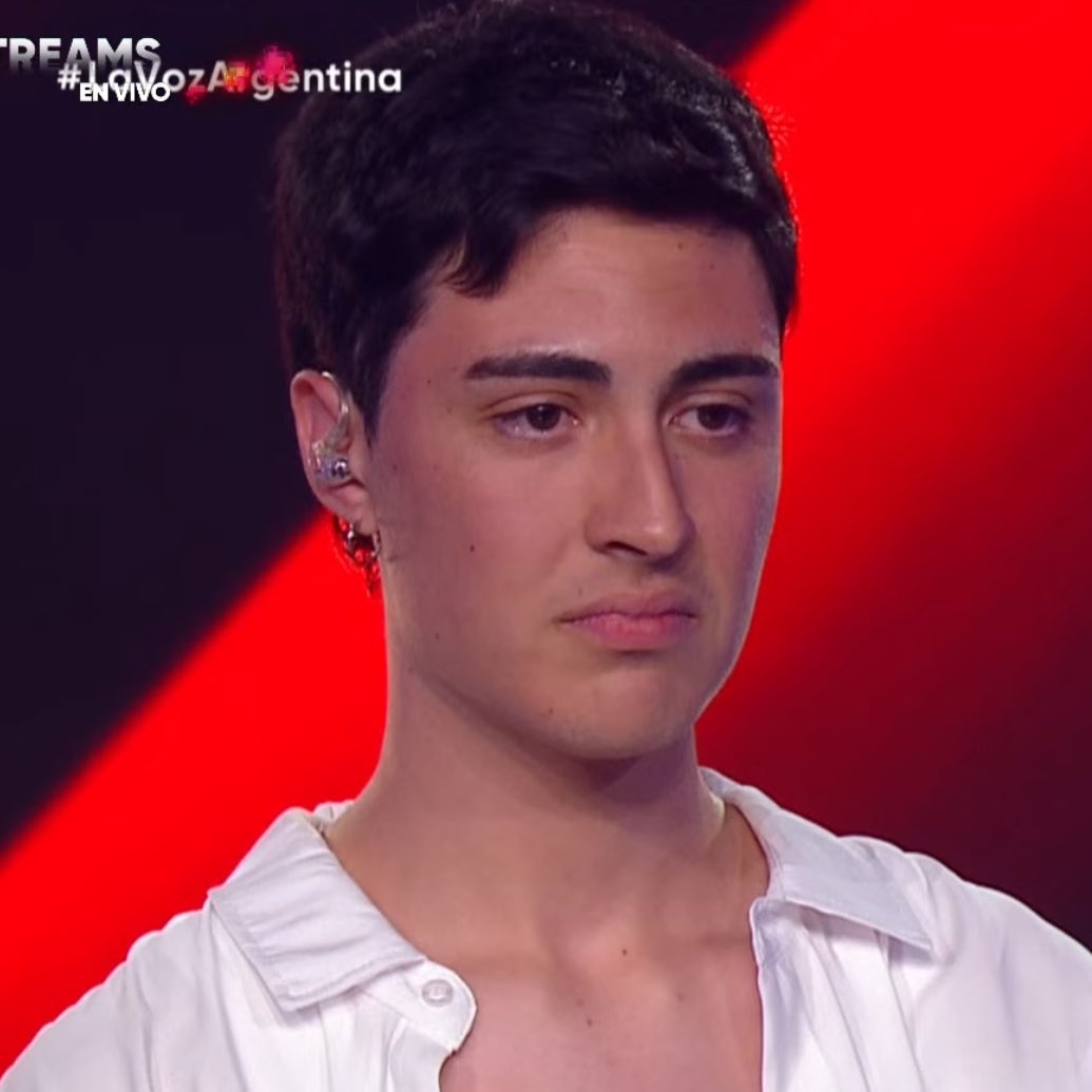 julidata's tweet photo. lindo, alto, sin ganas de vivir, voz grave, sin errores, galas perfectas. Valentino sos nuestro finalista #LaVozArgentina https://t.co/1z8gxIKcF6