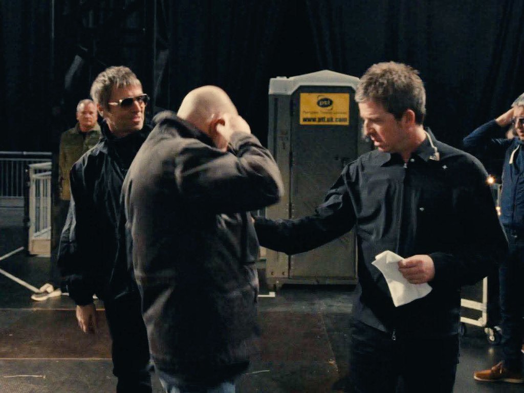 LIAM GALLAGHER, BONEHEAD, and NOEL GALLAGHER backstage at OASIS final UK gig of their Live ‘25 tour at Wembley Stadium

#OasisLive25