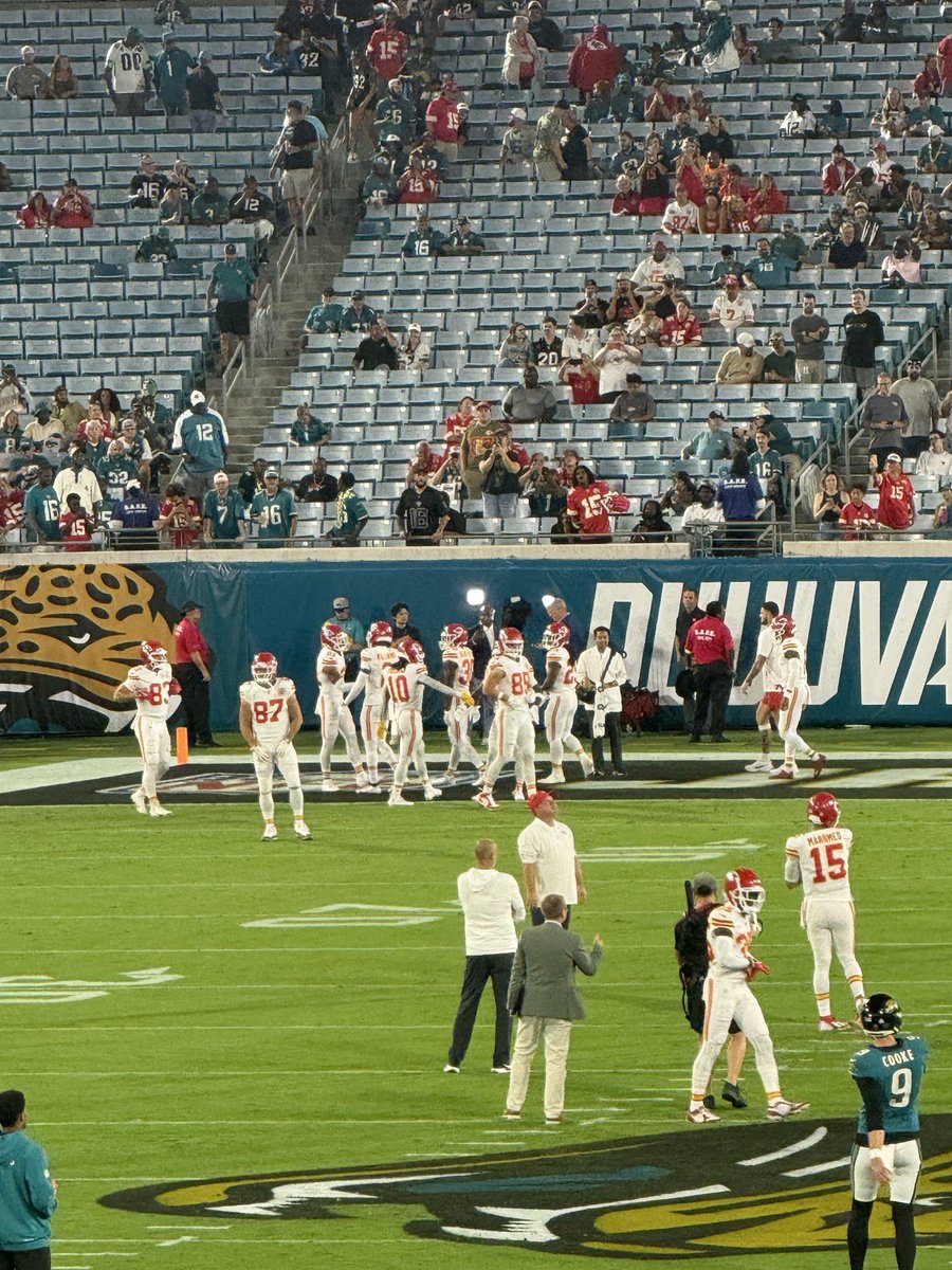 LizJ23's tweet photo. A little MNF action in Jacksonville 
#ChiefsMNF https://t.co/r003m9Lvqg
