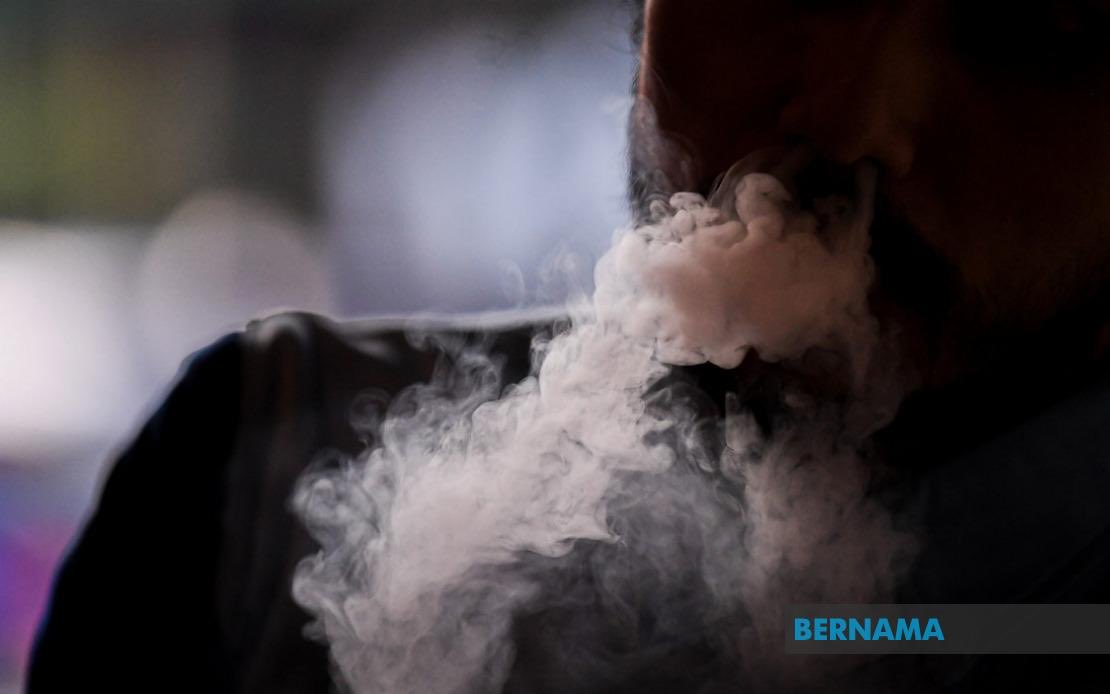 bernamadotcom's tweet image. Kerajaan cadang naikkan cukai vape daripada 40 sen kepada RM4 per mililiter 

bernama.com/bm/am/news.php…

#BernamaNews #cukai #vape