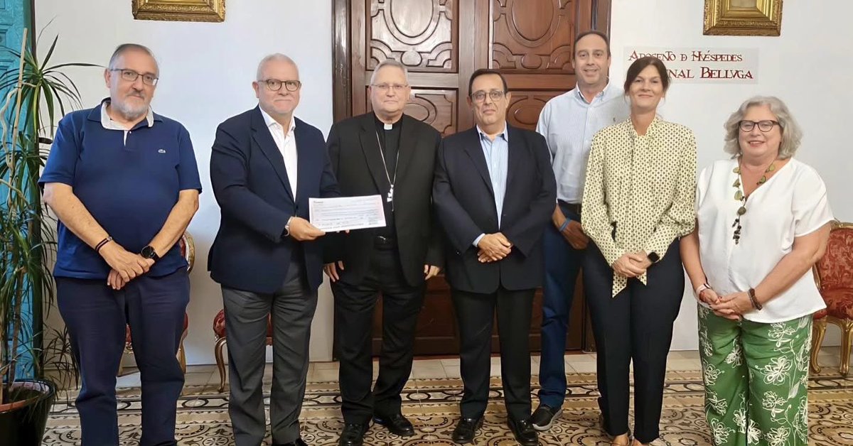 Nuestro Teniente Comendador, D. José Isidro Salas Sánchez, junto a otros presidentes de cofradías, entregó al Obispo D. José Manuel Lorca Planes la recaudación solidaria de la Procesión del Ángel, destinada a la Casa Cuna La Anunciación de Yecla.

#SoydelaSalud
#SSantaMurcia