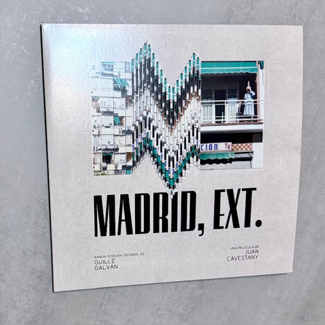 fneirad's tweet photo. Lo que ha hecho GUILLE GALVÁN no es una banda sonora al uso. Vale que "Madrid, ext." tampoco tiene un gramo de convencional, pero el guitarrista de #VetustaMorla se ha marcado una sinfonía barrial, callejera y evocadora de 59 minutos. Magia

#UnDiscoAlDía

https://t.co/9yy3bsTyo7 https://t.co/aUoLnLzsTX