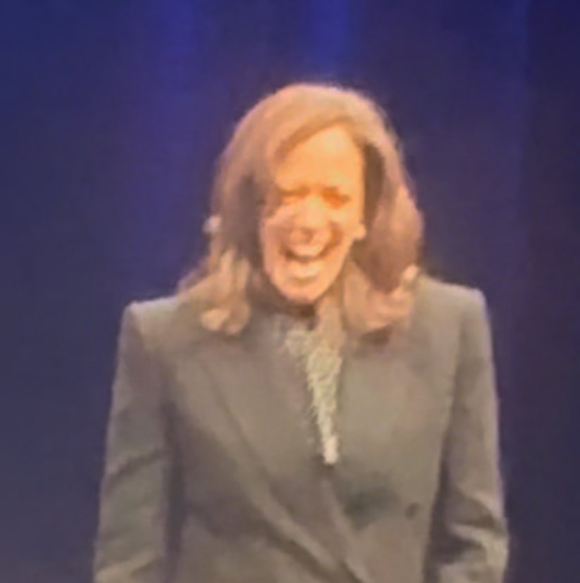 ilykamala's tweet image. delusional? maybe. but the way she’s staring at my shirt says otherwise