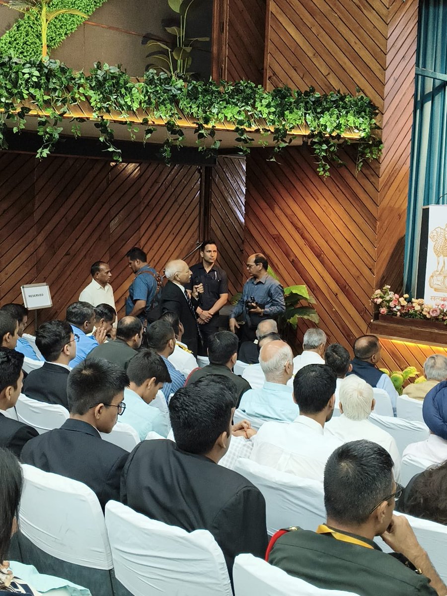 USIofIndia's tweet image. An engaging Q&amp;amp;A session followed the address, with the Hon’ble Governor of Uttarakhand interacting with participants.
The discussion covered key takeaways from the lecture and insightful perspectives from the audience.

#USIofIndia #CS3 #ColonelPyaraLalLecture #Leadership