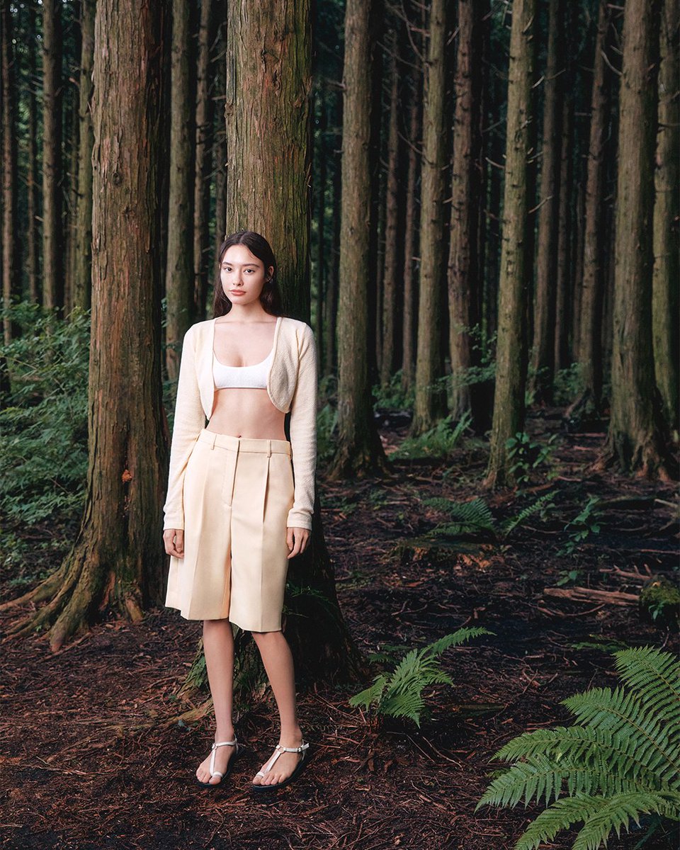 “Lowlize”

澄みわたる力。

#Lowlize #純肌バランス #軽いつけ心地 #ミニマリズム #クリーンビューティー 
#水分チャージ #保湿ケア #透明感