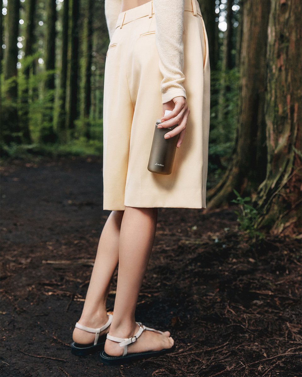 “Lowlize”

なめらかで健やかな肌触りへ導くバランストナー。

#Lowlize #純肌バランス #軽いつけ心地 #ミニマリズム #クリーンビューティー 
#水分チャージ #保湿ケア #透明感