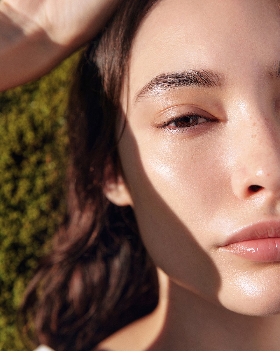 “Lowlize”

ピュアバランス 。

#Lowlize #純肌バランス #軽いつけ心地 #ミニマリズム #クリーンビューティー 
#水分チャージ #保湿ケア #透明感