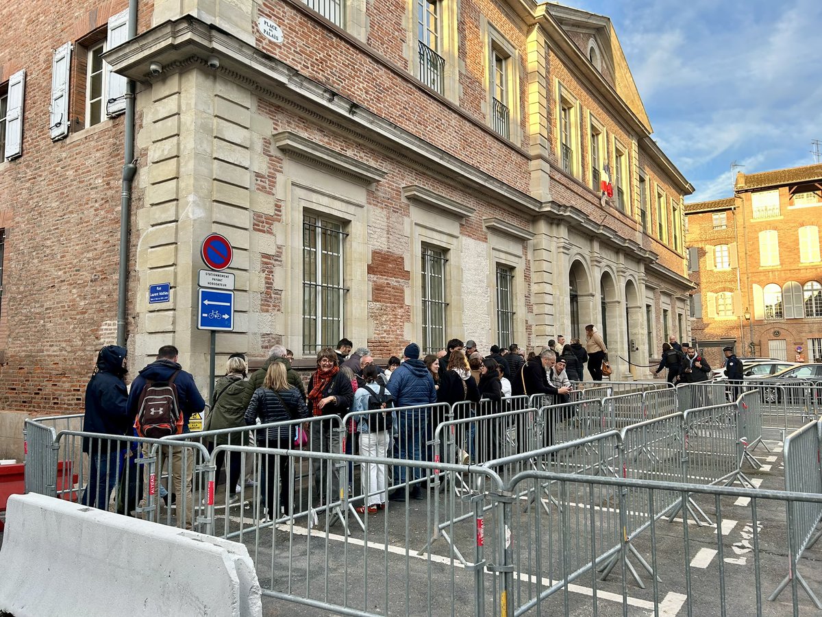 Mardi 7 octobre, dixième jour au procès de Cédric Jubillar à Albi. Une série de témoins sont attendus aujourd’hui à la barre, dont le médecin légiste qui a expertisé l’accusé et la famille qui l’a accueilli quand il était enfant. LT à suivre pour <a href="/franceinfo/">franceinfo</a>