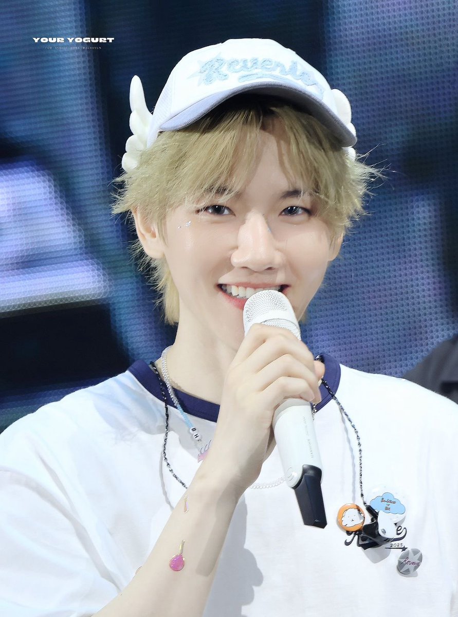 he is so pretty like extremely pretty