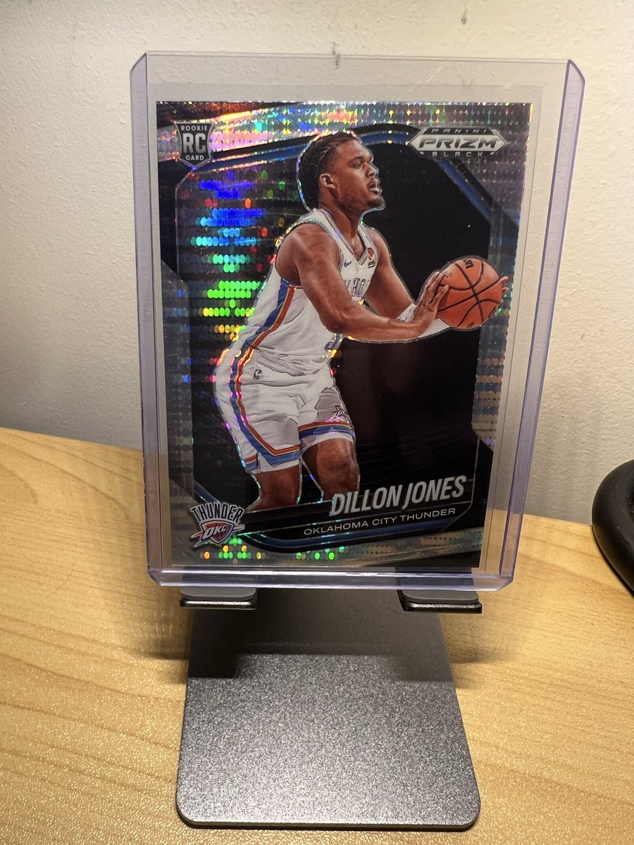 BasedCardGuy's tweet image. Check out Dillon Jones 2024-25 Panini Prizm Black Pulsar Prizm Rookie Thunder #204 ebay.us/m/SMimUB #eBay via @eBay #TBBRepost #TBBCrew #CardsForSale #NBA #Prizm #PrizmBlack #Thunder #DillonJones #OKC