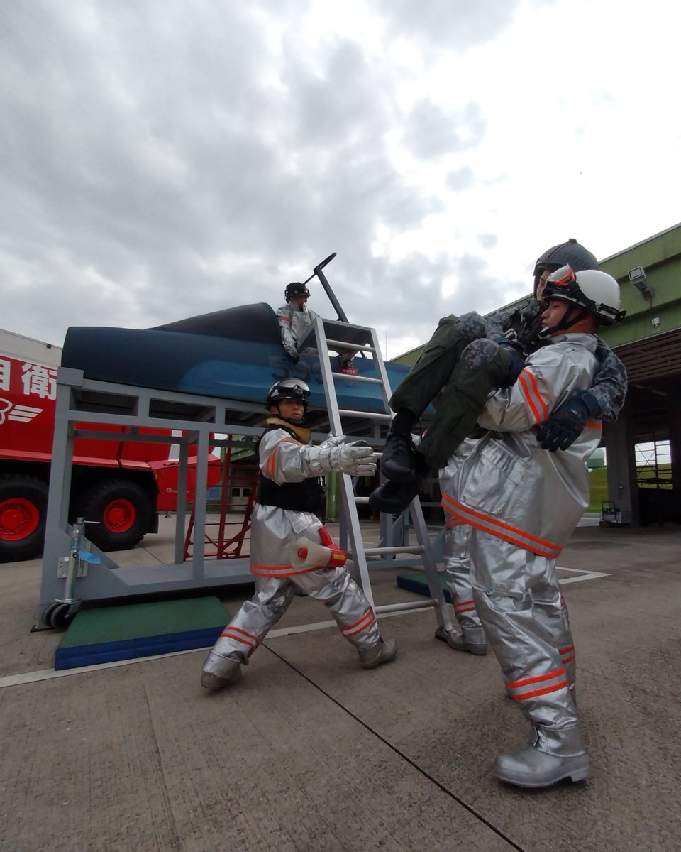 RTU！始動！
これが消防・救助スペシャリストの訓練！
航空祭まで52日
お待ちしています！
（10/7撮影）
#航空自衛隊
#築城基地
#RTUとはRescue Training Unit
#レスキュー
#F−２
#精鋭