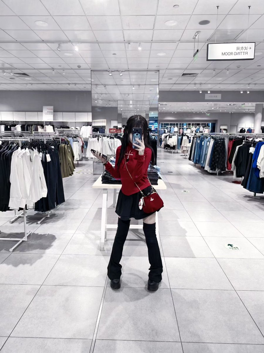 RockWalletdev's tweet image. 怎么有人会以为我去网吧的我从来不去网吧啊，家里没电脑的吗 #足 #ooc #腿 #地雷系女子と繋がりたい