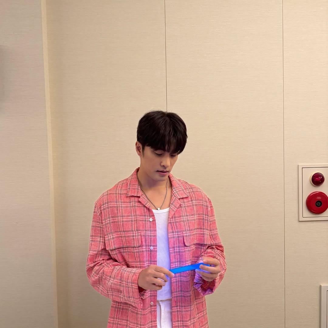 SunghoonJp's tweet photo. [Instagram]
皆さん、連休ゆっくり休んでいますか? 秋夕のご挨拶を申し上げます!
ながいながい~

#ソンフン #SungHoon #성훈 
https://t.co/0f7mEV5pSe https://t.co/bn1INa90LB