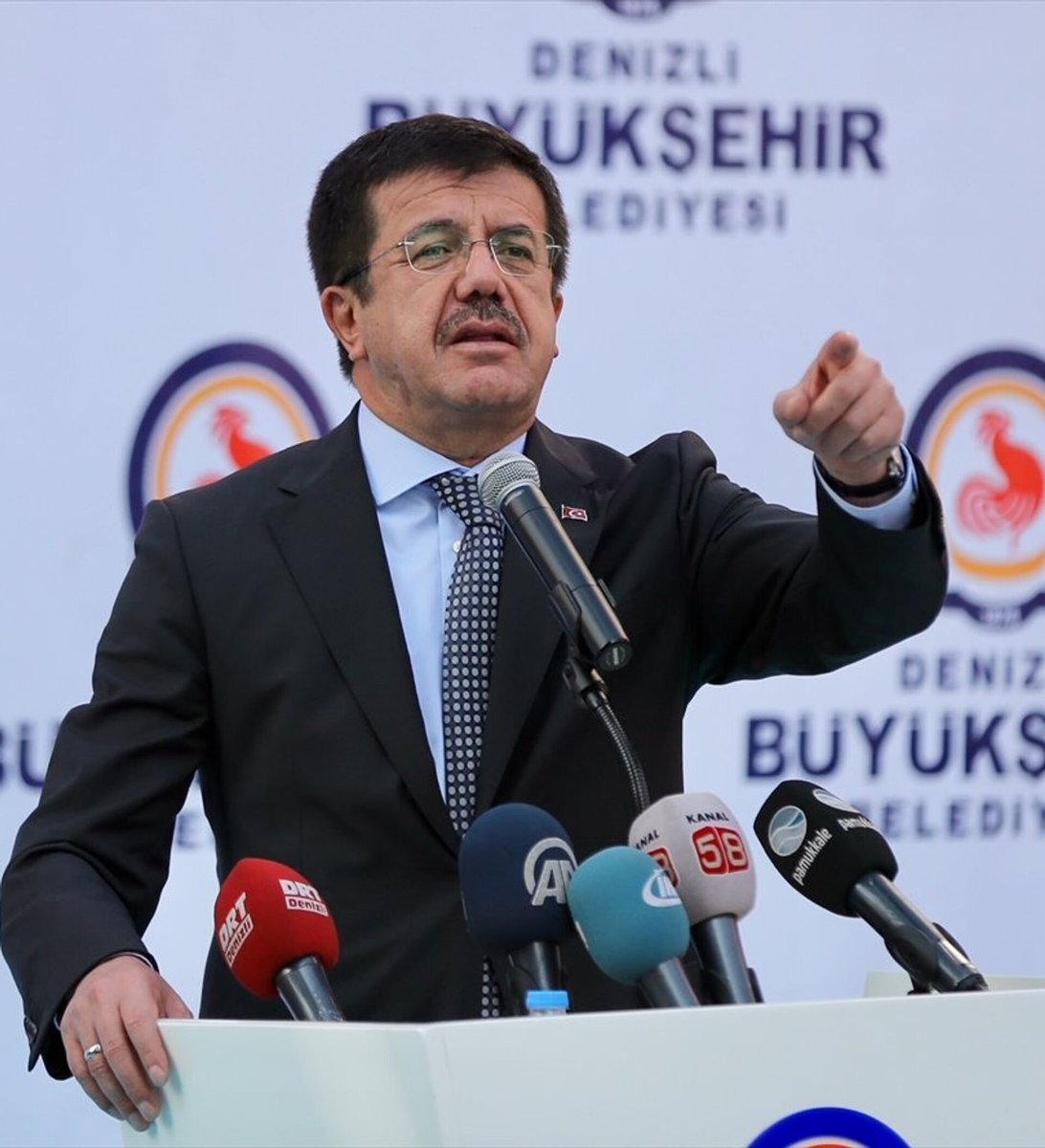 thshaber's tweet photo. AK Parti Genel Başkan Yardımcısı Nihat Zeybekçi: "Emeklilik yaşı çok düşük. 

Bu konuda, gelecek nesillere 'ihanet' denebilecek kadar iddialı bir söz söyleyebiliriz. 

Emeklilik yaşıyla ilgili bir düzenleme yok. Ama yapılmalı mı? Kesinlikle yapılmalı." https://t.co/noTim5cYau