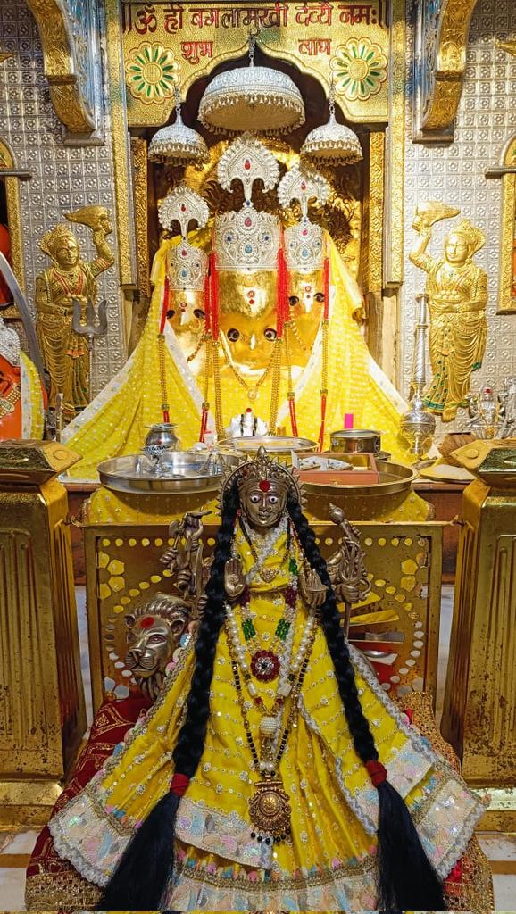 ।। जय माँ बगलामुखी ।।

माँ बगलामुखी, नलखेड़ा के आज के प्रात: दर्शन आपके लिये।

आपका दिन शुभ हो।

अपना ध्यान रखिए!

॥ ॐ ह्लीं बगलामुखी सर्व दुष्टानां वाचं मुखं पदं स्तंम्भय जिव्हां कीलय बुद्धिं विनाशय ह्लीं ॐ स्वाहा ॥ 

👣जय माँ बगलामुखी जी 👣

😊🙏✌️