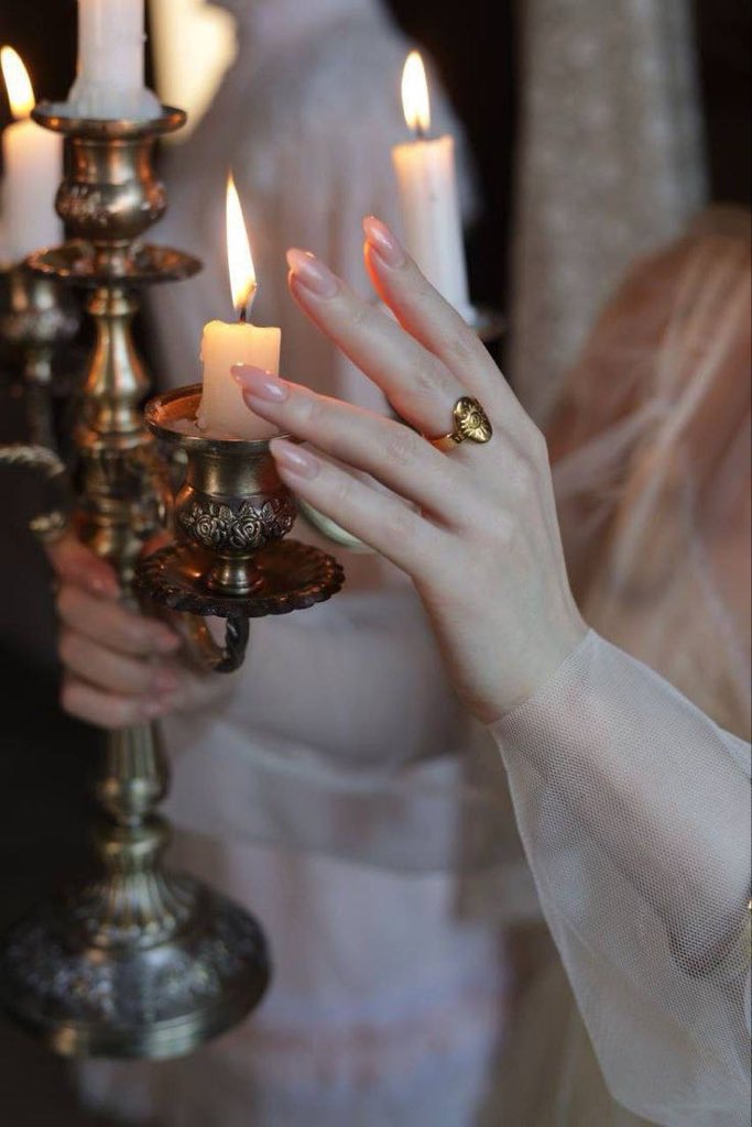 #كلمه_اعشقك_لمن_تقولها

__

سلاماً  لـِ الذين غضبوا  وَ رحلوا  بـِ صمتٍ ، دون أن يهدم غضبهم مدن الودّ  بـِ داخلهم .. و وردة  لـِ أوفياء العـالم الذين حفظوا المحبة في مكانٍ آمن ، لا تطاله يد الجحود♥️🥀"

_