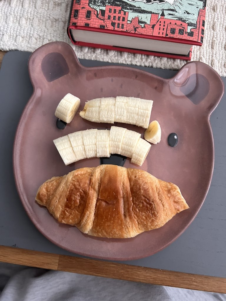 cloudsocks_'s tweet image. Brekki