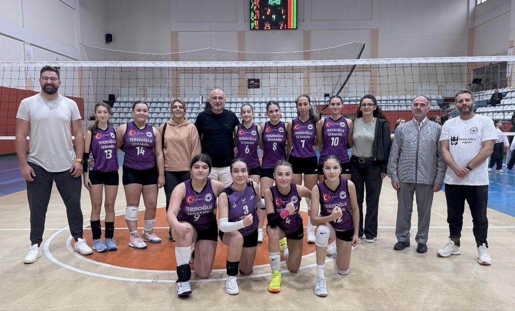 Türkiye Voleybol Federasyonu (TVF) Kadınlar 2. Ligi’nde sezonun ilk maçına çıkan Hopa Belediyespor Kadın Voleybol Takımı, evinde ağırladığı Superpool Fındıklı 1974 takımını 3-1 mağlup ederek sezona galibiyetle başladı.

hopam.com/icerikdetay.ph…