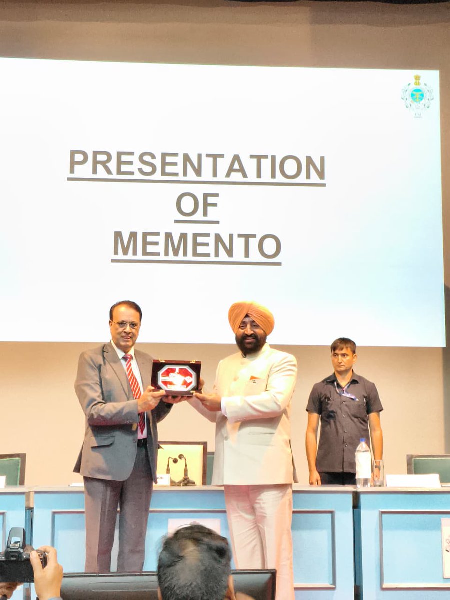 USIofIndia's tweet image. The Hon’ble Governor of Uttarakhand was presented a memento by Maj Gen BK Sharma, AVSM, SM** (Retd), DG USI, marking the conclusion of his visit and lecture at the 29th Col Pyara Lal Memorial Lecture.

#USIofIndia #CS3 #ColonelPyaraLalLecture #Leadership