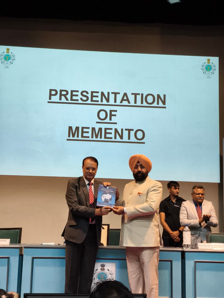 USIofIndia's tweet image. The Hon’ble Governor of Uttarakhand was presented a memento by Maj Gen BK Sharma, AVSM, SM** (Retd), DG USI, marking the conclusion of his visit and lecture at the 29th Col Pyara Lal Memorial Lecture.

#USIofIndia #CS3 #ColonelPyaraLalLecture #Leadership