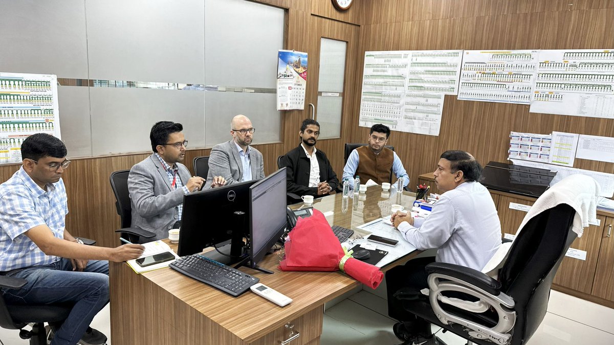 RailAnalysis's tweet image. #DBEngineering &amp;amp; Consulting signs #contract with #GMRC for #SuratMetro Rail Project #Phase1

Read more: railanalysis.in/metro/db-engin…

#Order #Partnership #GujaratMetro #Metro #Phase1 #Consulting #KfWBank #Collaboration #PublicTransport #UrbanMobility #UrbanTransit #RailAnalysis