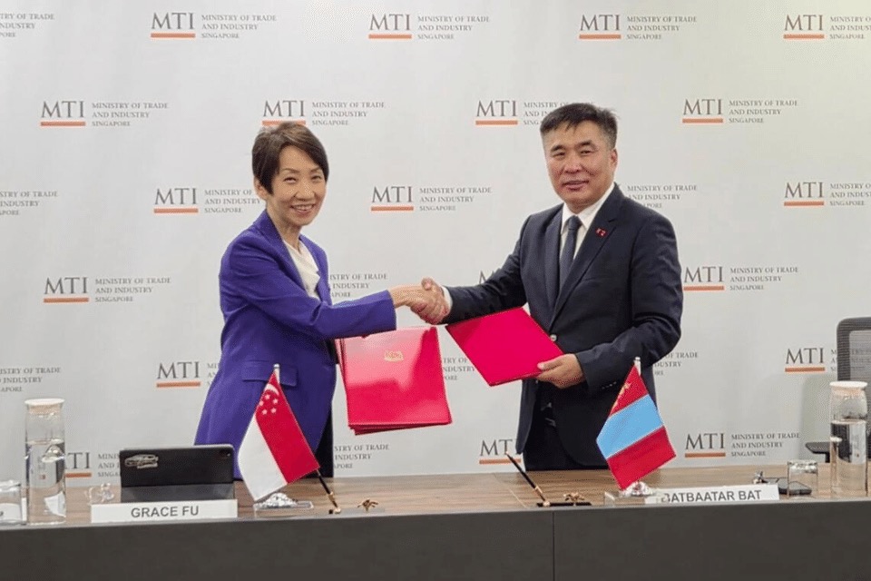 Mongolia and Singapore signed a landmark Implementation Agreement (IA) under Article 6 of the Paris Agreement, paving the way for cross-border carbon credit trading and deeper cooperation on climate action. 

🔗 Read the full article by The Straits Times: straitstimes.com/singapore/envi…
