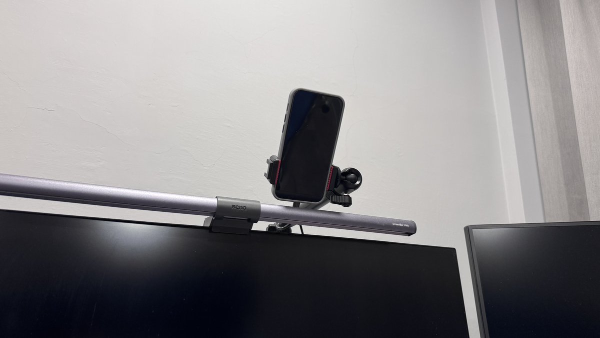 推薦大家買一個支架架在螢幕上