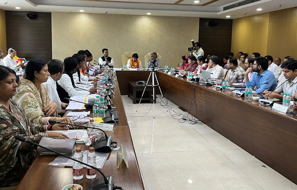 Sangeeta Sushil Tiwari (मोदी का परिवार) tweet media