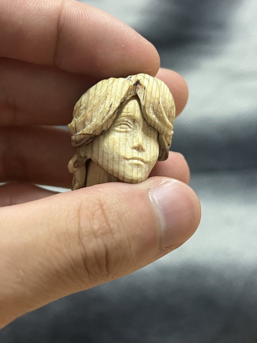 本人と改めて見比べてみるとあんま似てない気がしてきて作り直そうか