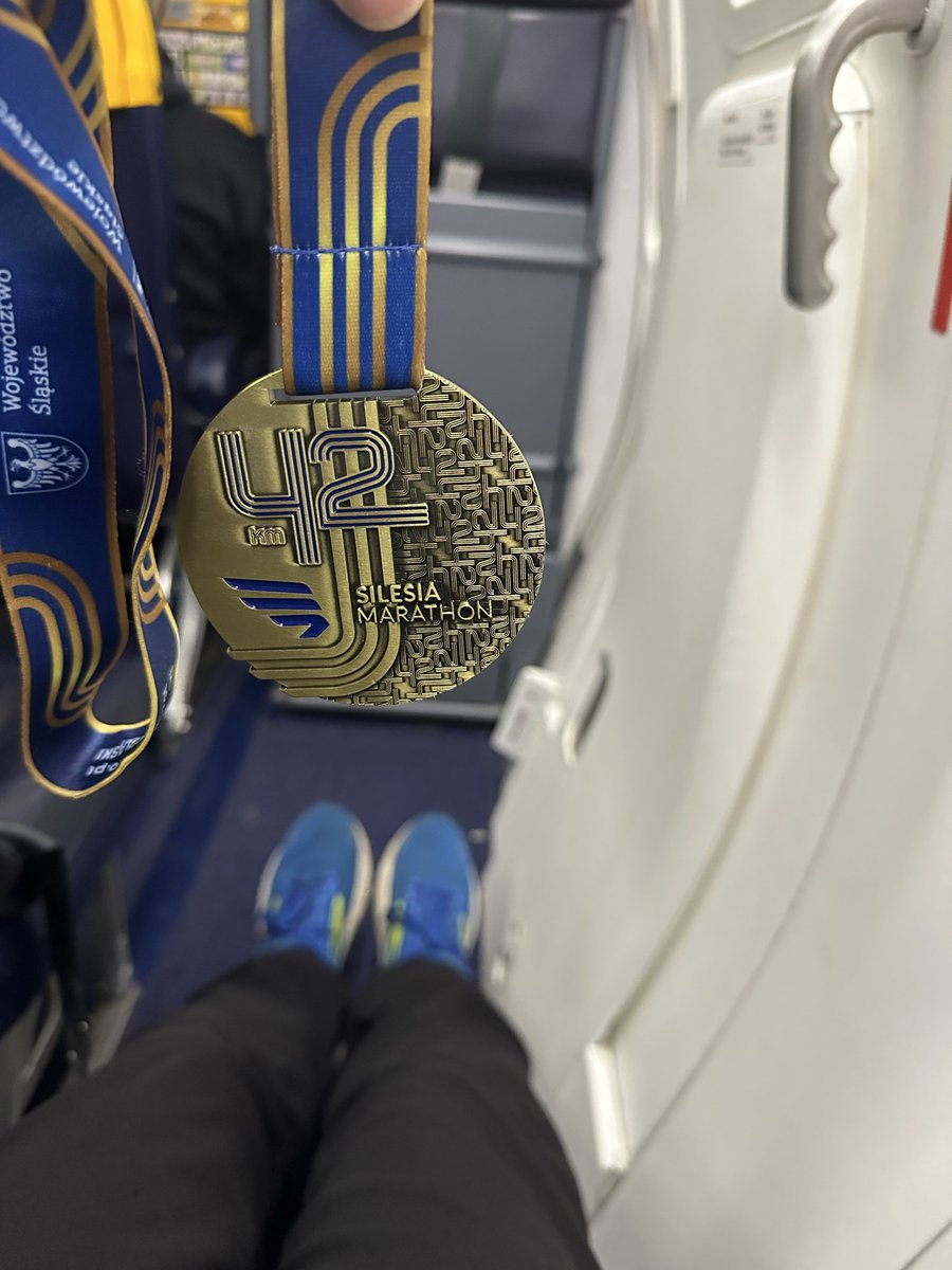 robohara83's tweet photo. I just hit the @Ryanair random seat allocation jackpot.  They must have know  my legs were suffering after @SilesiaMarathon #legroom #win https://t.co/GtJdoWdk4j