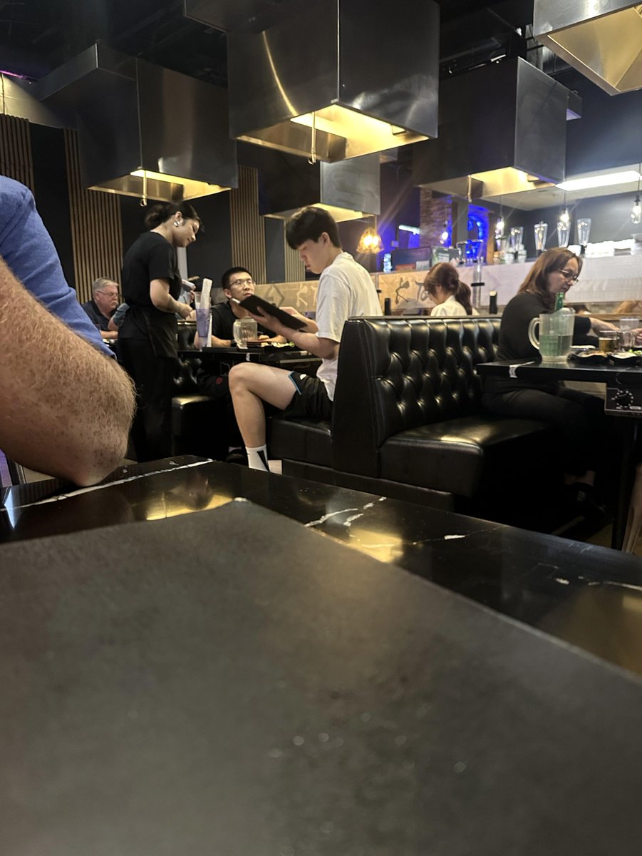 trailFire_of's tweet image. Just spotted Yang Hansen at K Town Korean BBQ! 🍖🔥 Dude’s a giant—left without paying, must have an open tab. Wishing him an epic career! 🏀💪
