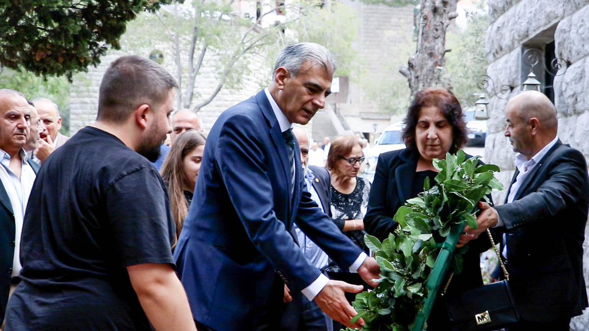 من قداس الشهداء في حياطة: الدولة انطلقت لاستعادة نفسها وبدعمنا المطلق ولن نسمح لمعرقلي قيامها ان يستقووا عليها
kataeb.org/articles/sl-21…