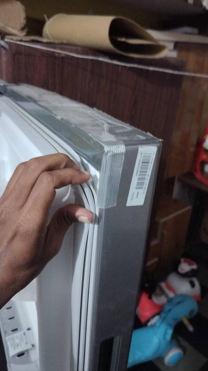 MohSoudagar's tweet photo. @whirlpool_india 
 I've raised multiple complaints about my fridge's gasket issue (under warranty). This lack of response is unacceptable. Please escalate this ASAP.

#WhirlpoolIndia, #CustomerSupportFail, #PoorService. https://t.co/tU8w1GipWb