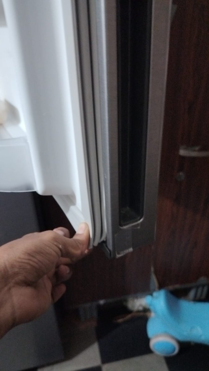 MohSoudagar's tweet photo. @whirlpool_india 
 I've raised multiple complaints about my fridge's gasket issue (under warranty). This lack of response is unacceptable. Please escalate this ASAP.

#WhirlpoolIndia, #CustomerSupportFail, #PoorService. https://t.co/tU8w1GipWb