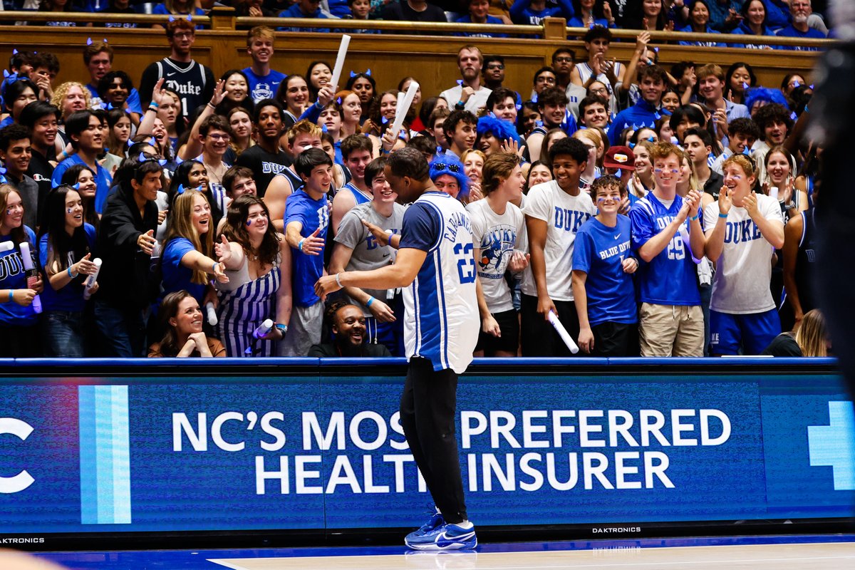 Super fun seeing #Duke associate head coach Chris Carrawell putting his old jersey back on and showing off his 3-point shot at Countdown To Craziness • <a href="/LO_BlueDevils/">Locked On Blue Devils</a> 

📸 Creds: <a href="/JaylynnNash/">Jaylynn Nash</a>