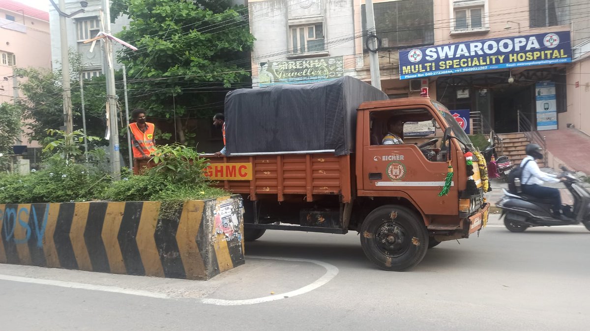 amoh_circle25's tweet photo. @GHMCOnline @Indian_0409 @DC_Quthbullapur Dear Citizen, your complaint has been attended and cleared. The flexis have been removed. https://t.co/rAe56ZfXeU