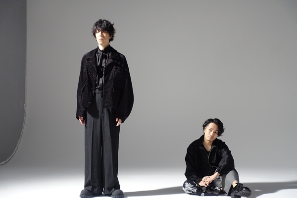 TOWER_NMNL's tweet photo. 【公開！】
#RADWIMPS の『あにゅー』は本日入荷!
そこで本日はNMNL撮影時のインタビュー＆メイキングを公開!
アルバムや今の時代についてなどお話いただきました!

🍳メイキングレポート
https://t.co/nRZLfvinjY

🍳インタビュー＆メイキング動画
https://t.co/uuMhtEhNwl

#RADWIMPS20th @RADWIMPS https://t.co/NSFEURjPhk