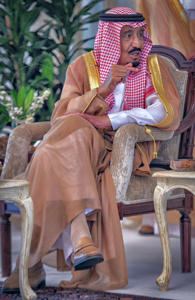 اللهم يا حي يا قيوم إننا نتوجه إليك بالدعاء لوالدنا جميعا الملك سلمان بن عبدالعزيز؛ اللهم متع الملك سلمان بن عبدالعزيز بالصحة والعافية، وأطل في عمره على طاعتك، ووفقه لما تحبه وترضاه، واجعله قائداً مباركاً للأمة،  اللهم احفظه بحفظك، وأيده برعايتك، واجعل ولايته رحمةً وخيراً على