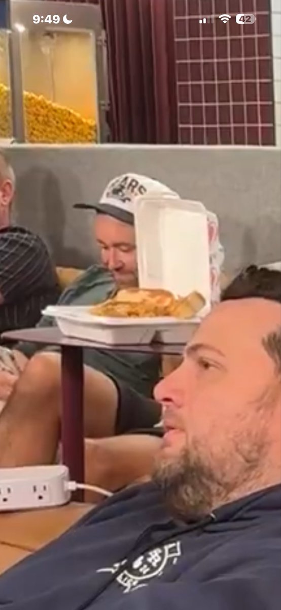 ReynaldoTour's tweet photo. My guy @barstoolWSD is all of Sox fans right now. Nothing better than watching the Cubs season end in pain and fucking misery. https://t.co/EHMEYQUrXw
