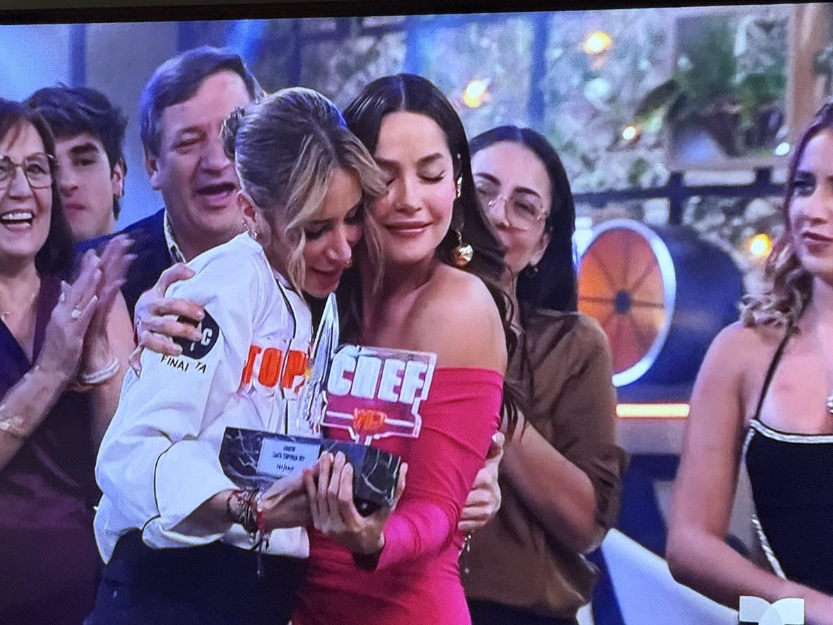 Cristina Porta se convierte en la gran ganadora de Top Chef VIP🧑‍🍳 se lleva el premio de los 200 mil dólares . Muchas felicidades <a href="/Cris_Porta/">Cristina Porta 🤍</a>