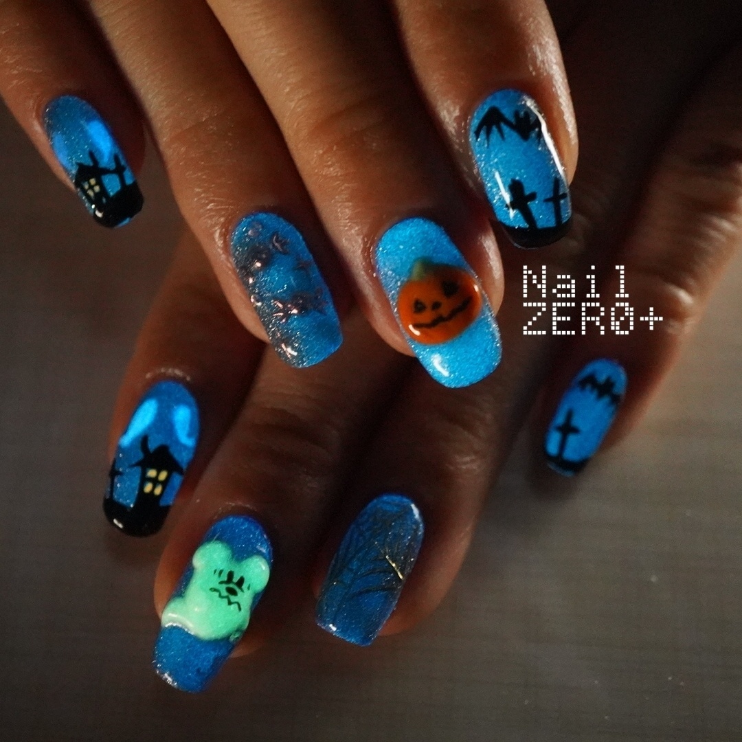 nailzero_plus's tweet image. ハロウィンデザインな蓄光ネイル
3Dのカボチャとオバケ
墓やオバケなどを合わせたデザインに
#蓄光  #ハロウィン #オバケ #3D 
こちらのデザインは2時間メニューです。
使用メーカー
ジェル：sofirah（...

詳細はこちら↓（ネイルブック）
nailbook.jp/design/9650287/