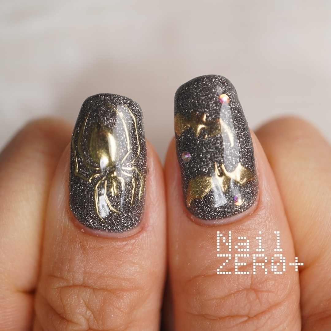 nailzero_plus's tweet image. ハロウィンデザインな蓄光ネイル
3Dのカボチャとオバケ
墓やオバケなどを合わせたデザインに
#蓄光  #ハロウィン #オバケ #3D 
こちらのデザインは2時間メニューです。
使用メーカー
ジェル：sofirah（...

詳細はこちら↓（ネイルブック）
nailbook.jp/design/9650287/