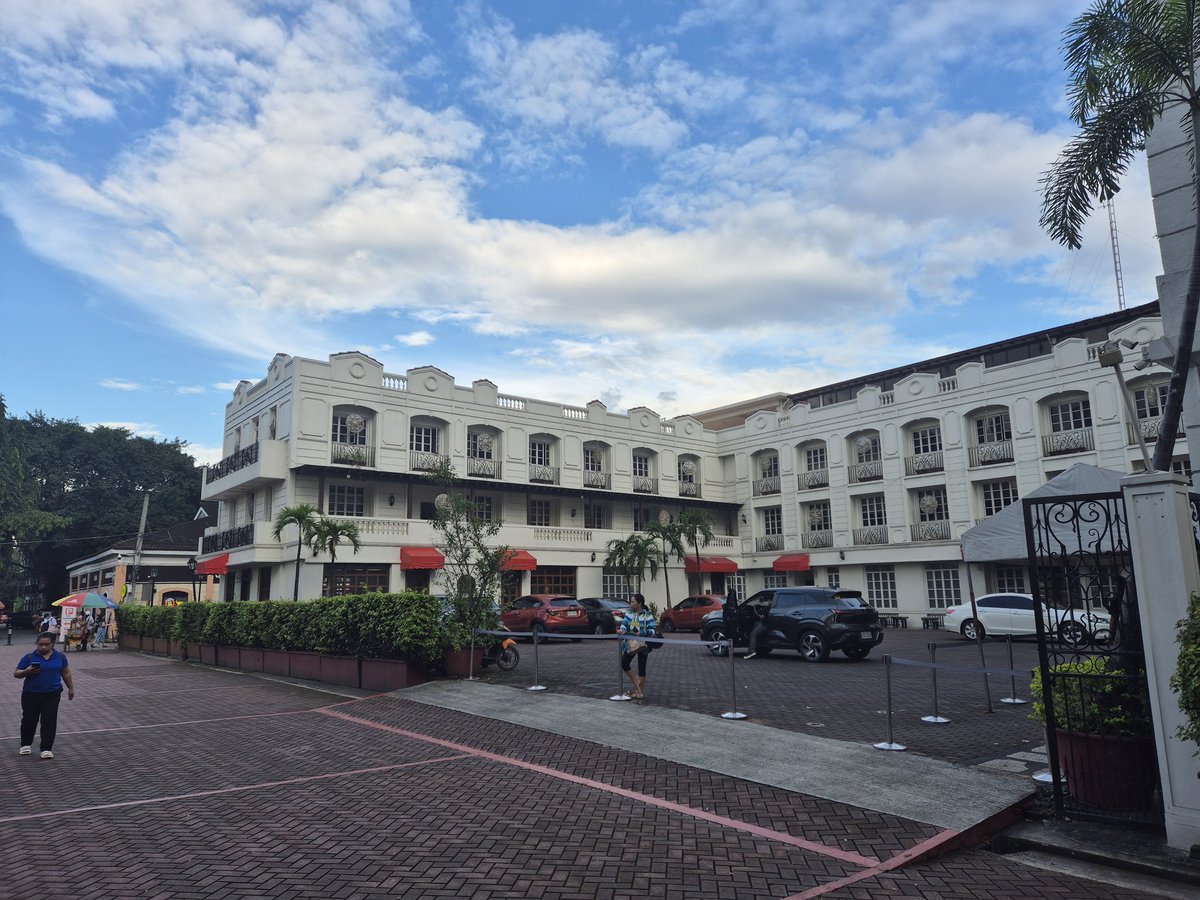 rizsena's tweet photo. Intramuros, Filipina 📍 https://t.co/0zGzThoUdu