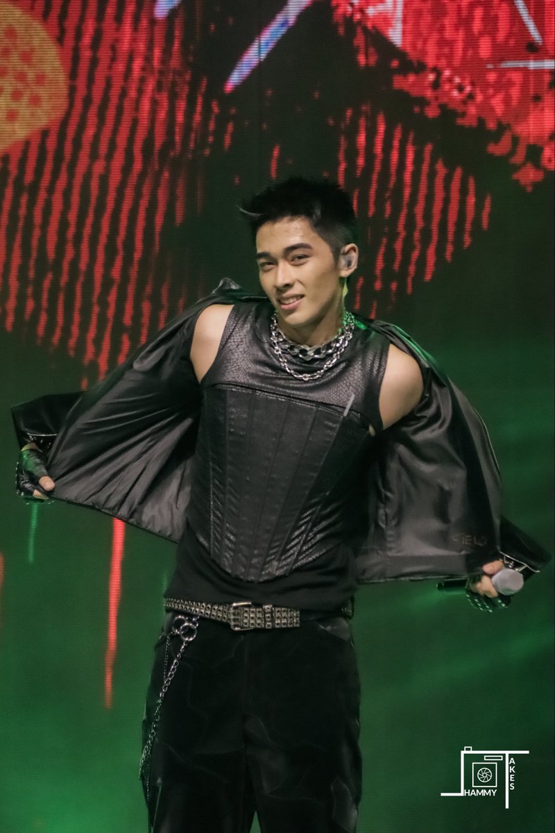 shammy_kyutie's tweet photo. OK THIS IS ADDICTION HAHAHHAA!
Di na ako makapili kaya inedit ko na lang lahat @BGYO_Gelo 

(1/3)
BGYO NOW OnSTAGE
#BGYOTheFirstSoloConcert
#BGYONow #BGYO @bgyo_ph https://t.co/h3McGSXlQq