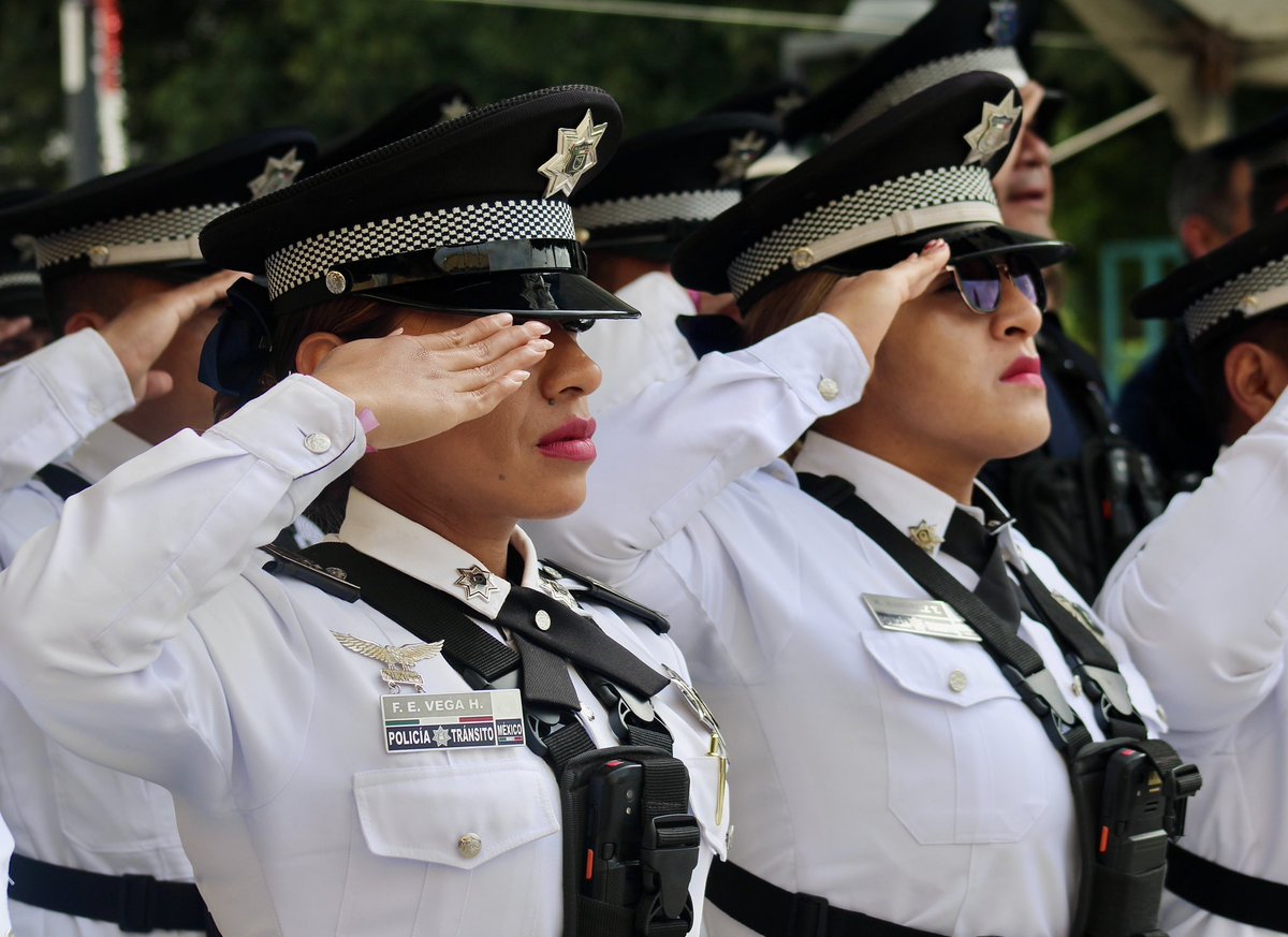 SSPPCSnAndresCH's tweet image. -¡Atención! ¡Saludar… ya! 🫡

🇲🇽 Como parte de los valores que nos rigen como integrantes de la #SSPPC, este día honramos a nuestro lábaro patrio durante la Ceremonia Cívica correspondiente al mes de octubre. 

#ContigoConstruimosSeguridad🤝🏻