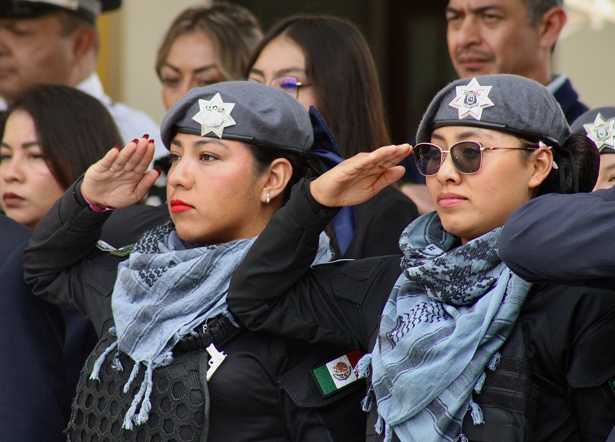 SSPPCSnAndresCH's tweet image. -¡Atención! ¡Saludar… ya! 🫡

🇲🇽 Como parte de los valores que nos rigen como integrantes de la #SSPPC, este día honramos a nuestro lábaro patrio durante la Ceremonia Cívica correspondiente al mes de octubre. 

#ContigoConstruimosSeguridad🤝🏻